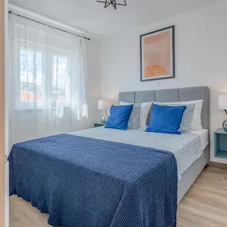 Bonaca Τρογκίρ